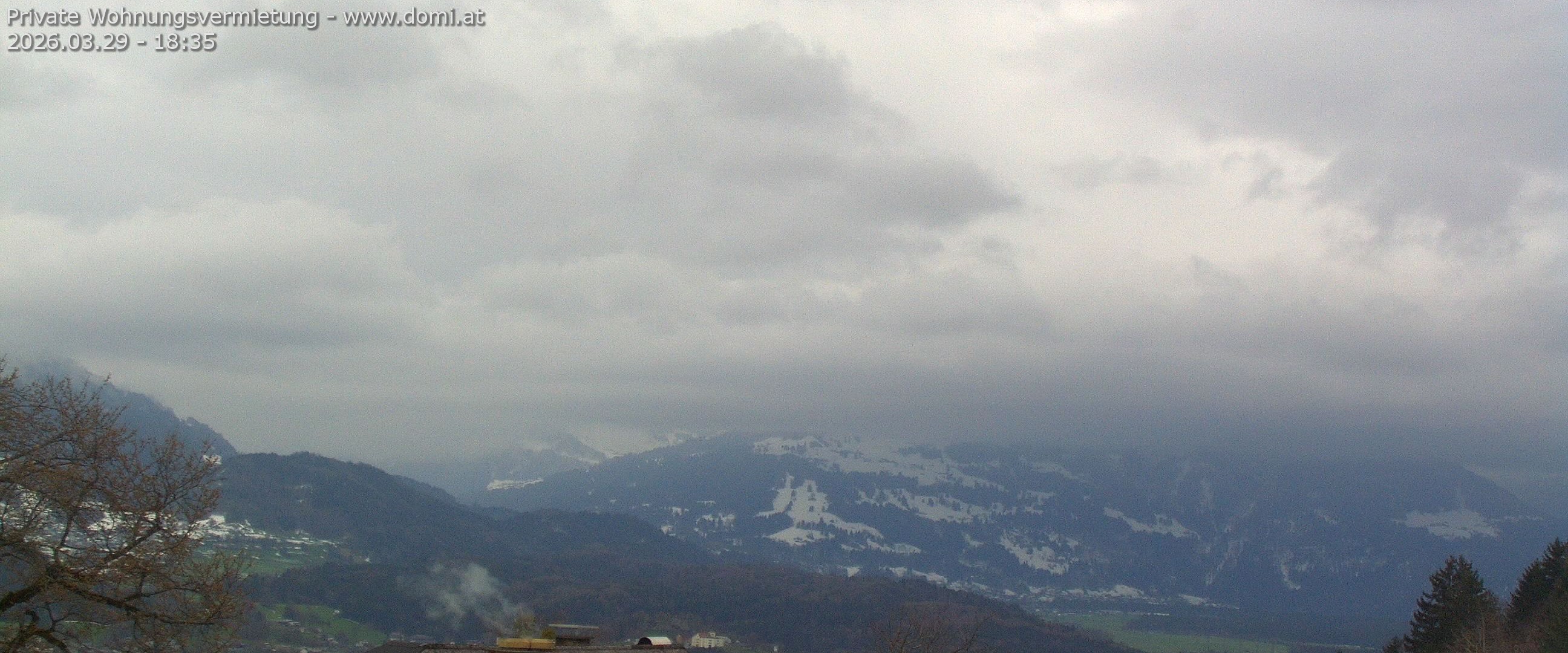 Archived image Webcam View of Walgau, Hoher Fraßen and Breithorn from Gampelün
