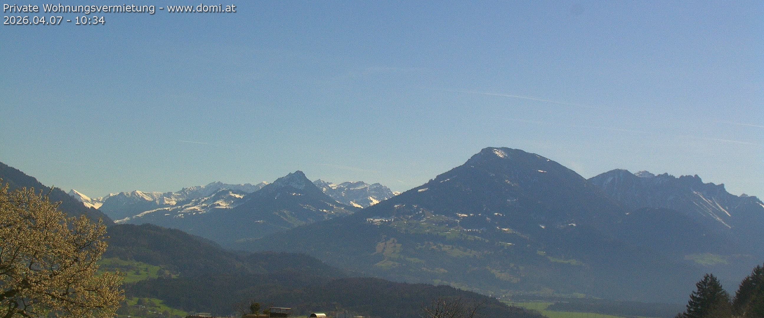 Archived image Webcam View of Walgau, Hoher Fraßen and Breithorn from Gampelün