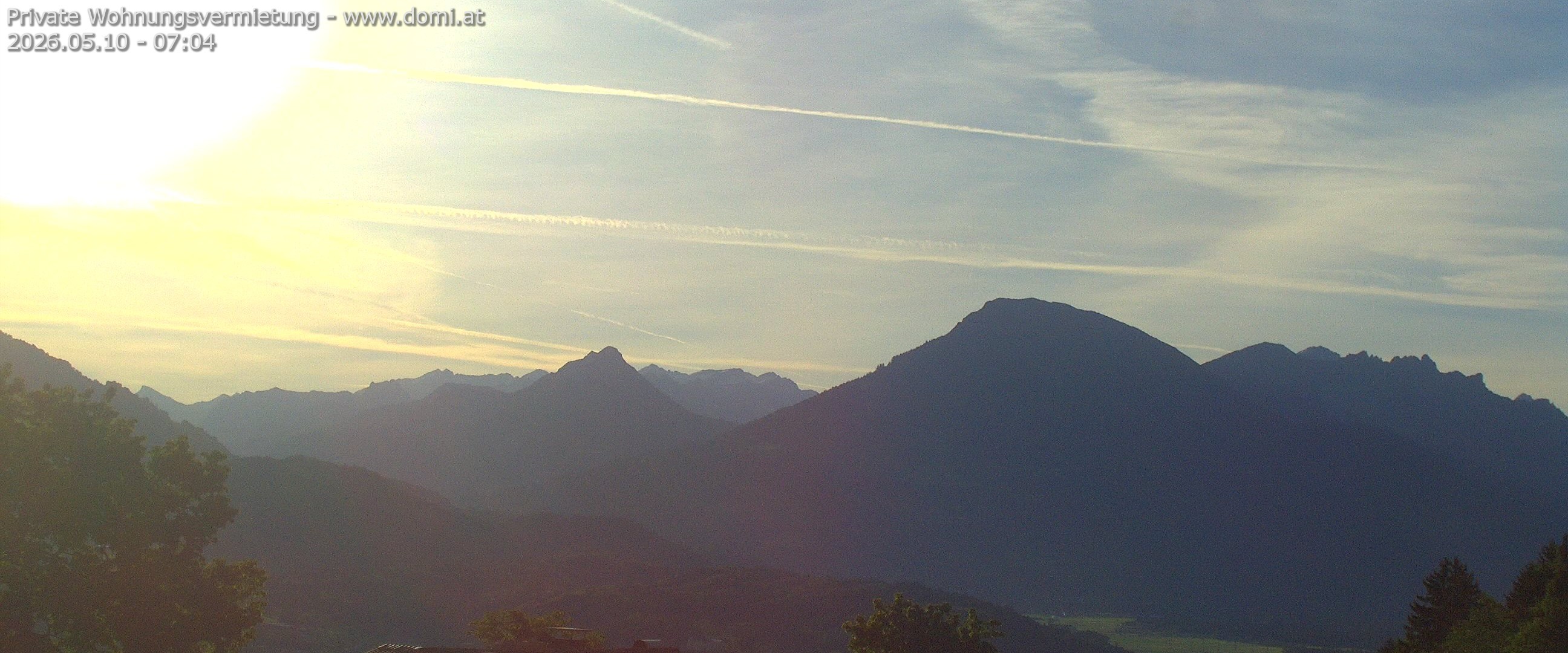 Archived image Webcam View of Walgau, Hoher Fraßen and Breithorn from Gampelün