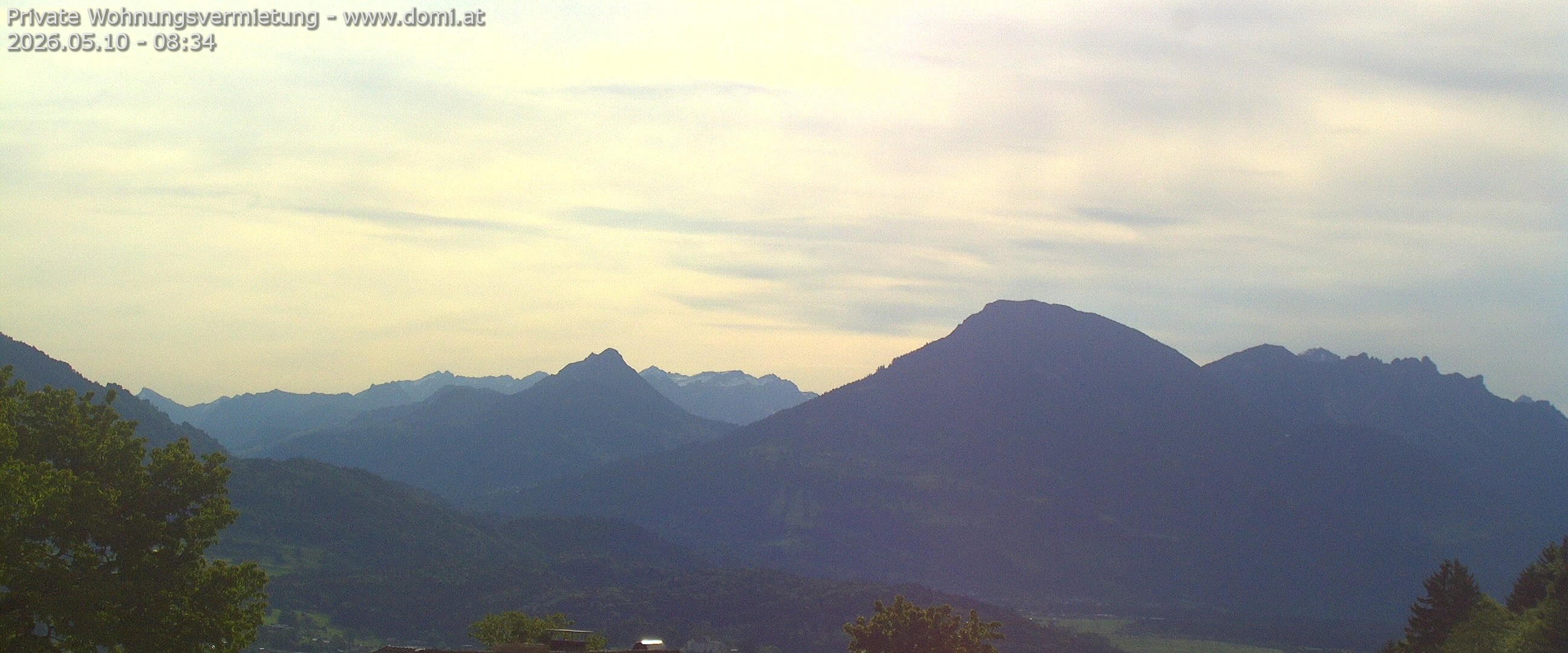 Archived image Webcam View of Walgau, Hoher Fraßen and Breithorn from Gampelün