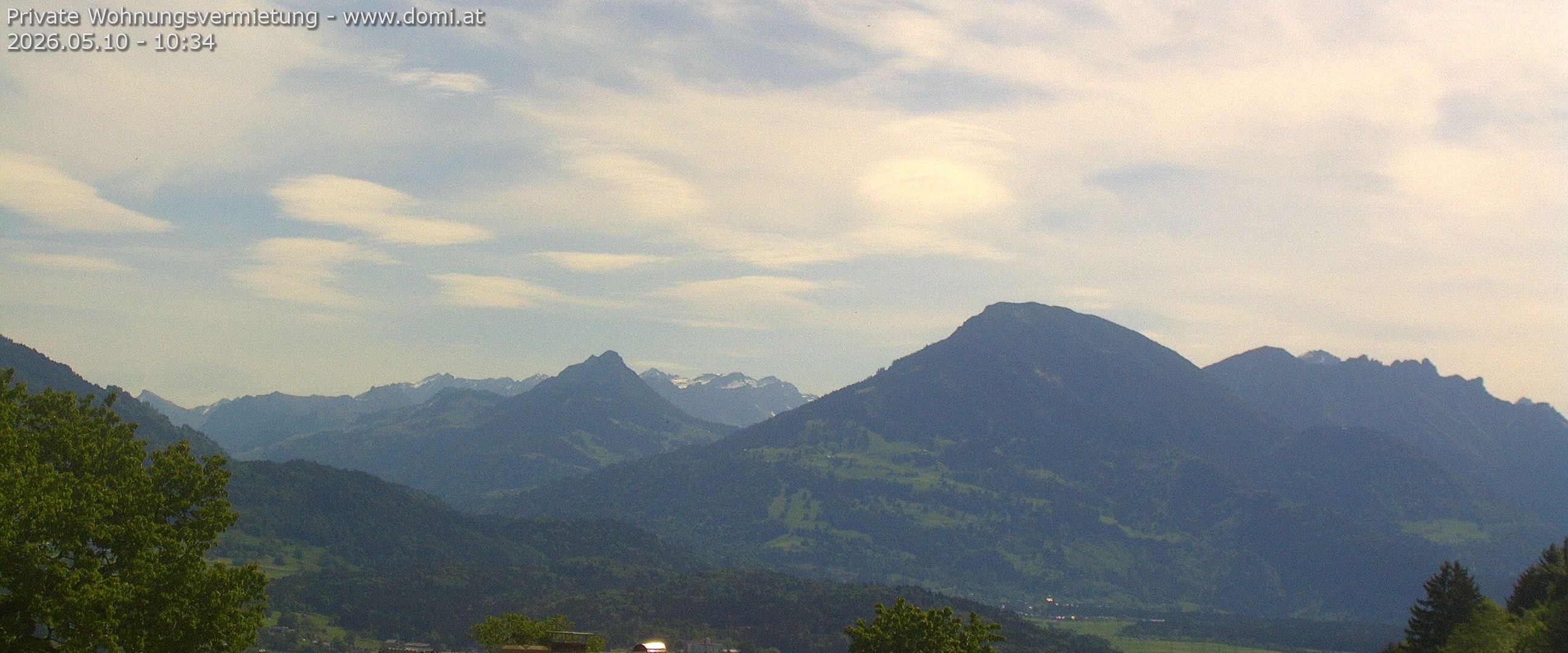 Archived image Webcam View of Walgau, Hoher Fraßen and Breithorn from Gampelün