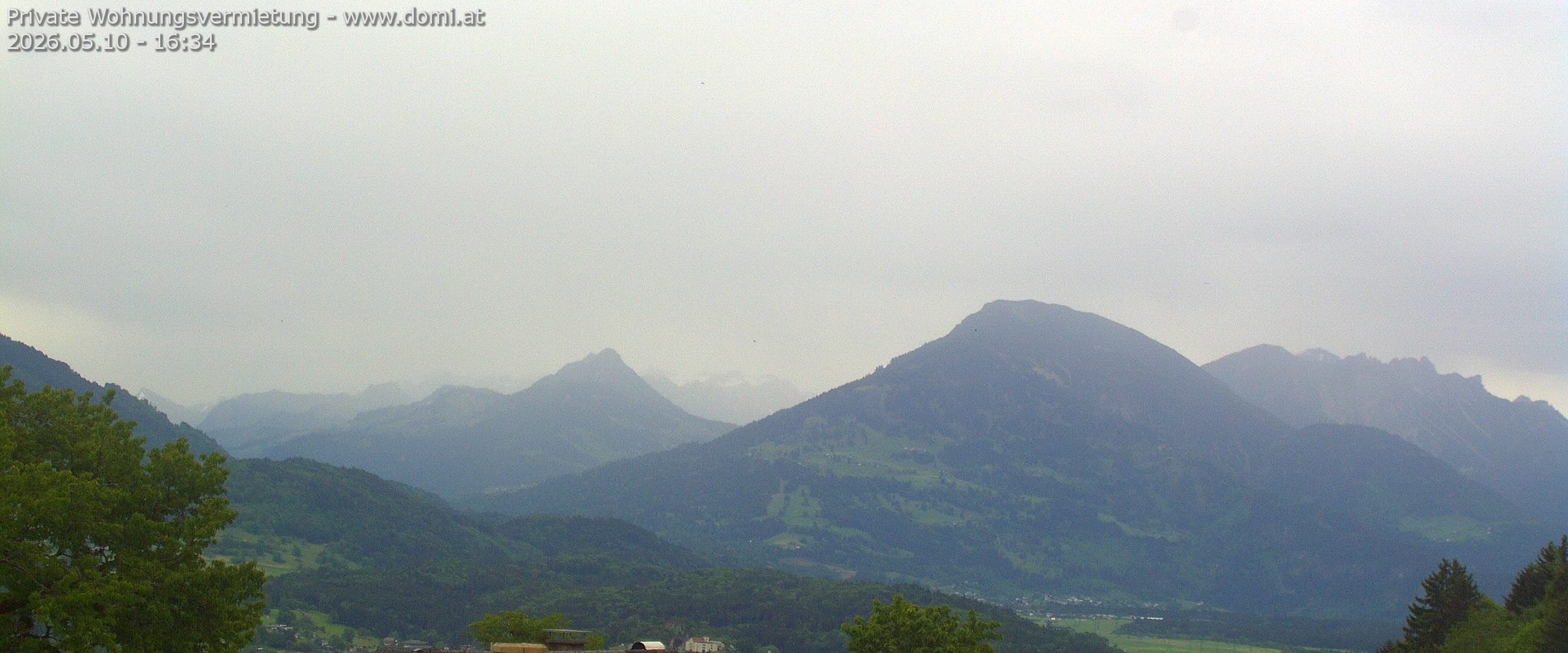 Archived image Webcam View of Walgau, Hoher Fraßen and Breithorn from Gampelün