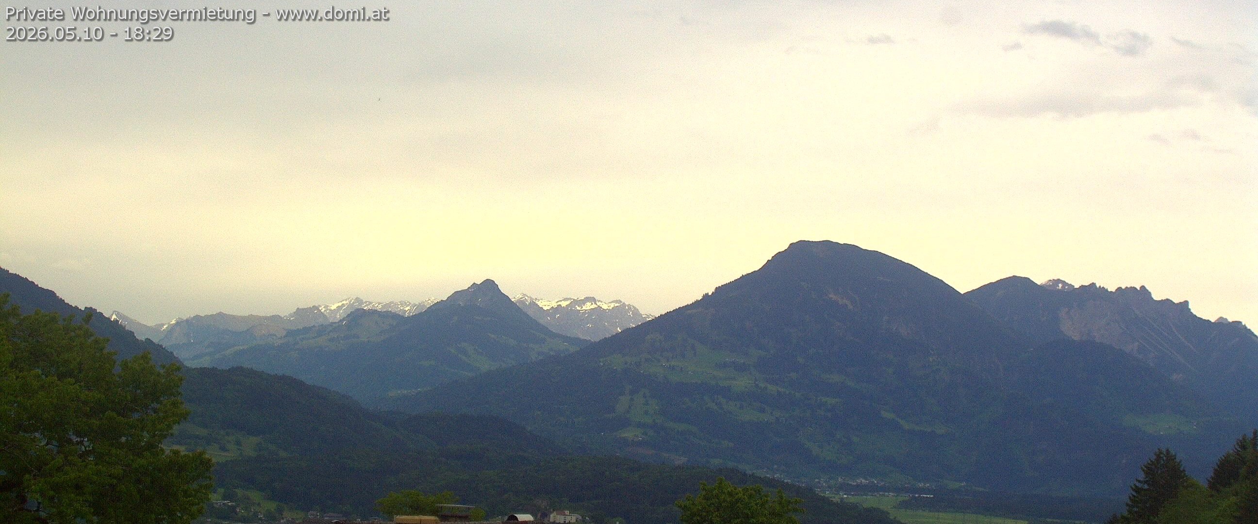 Archived image Webcam View of Walgau, Hoher Fraßen and Breithorn from Gampelün