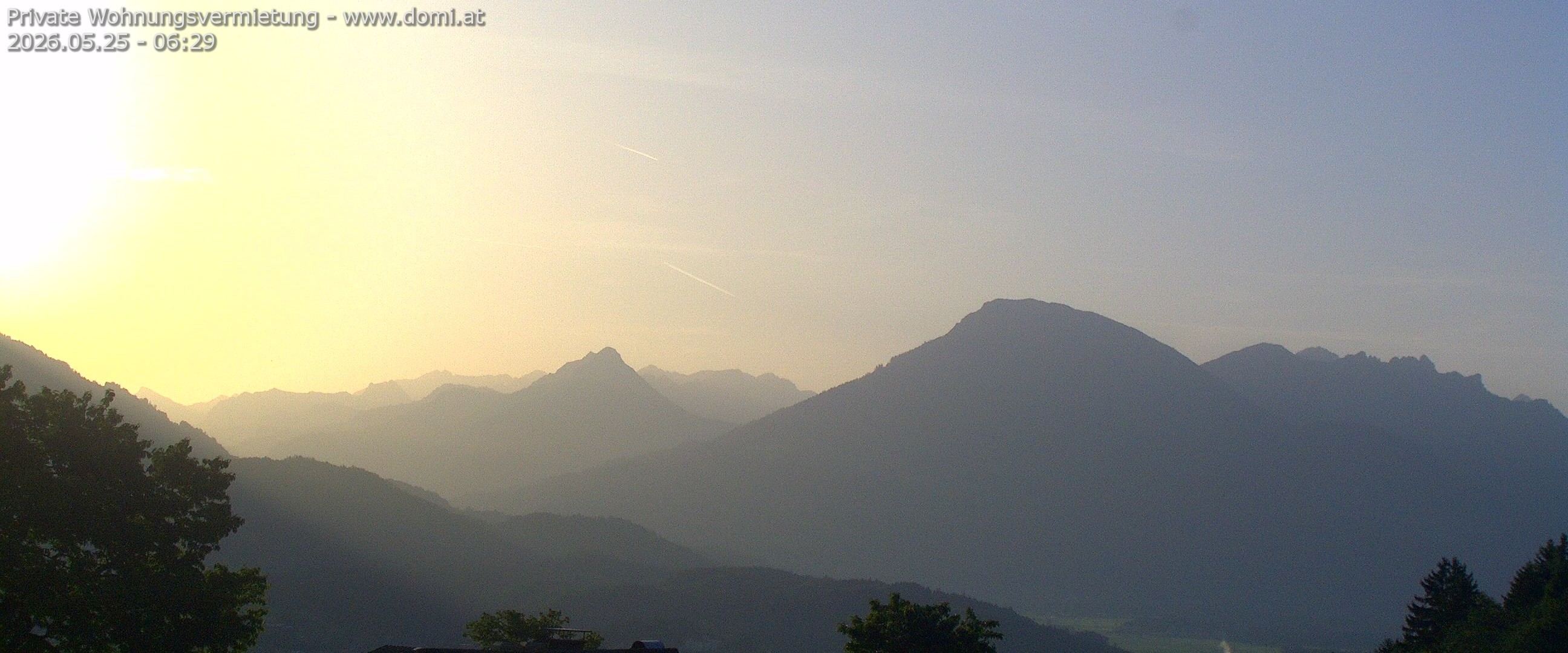Archived image Webcam View of Walgau, Hoher Fraßen and Breithorn from Gampelün
