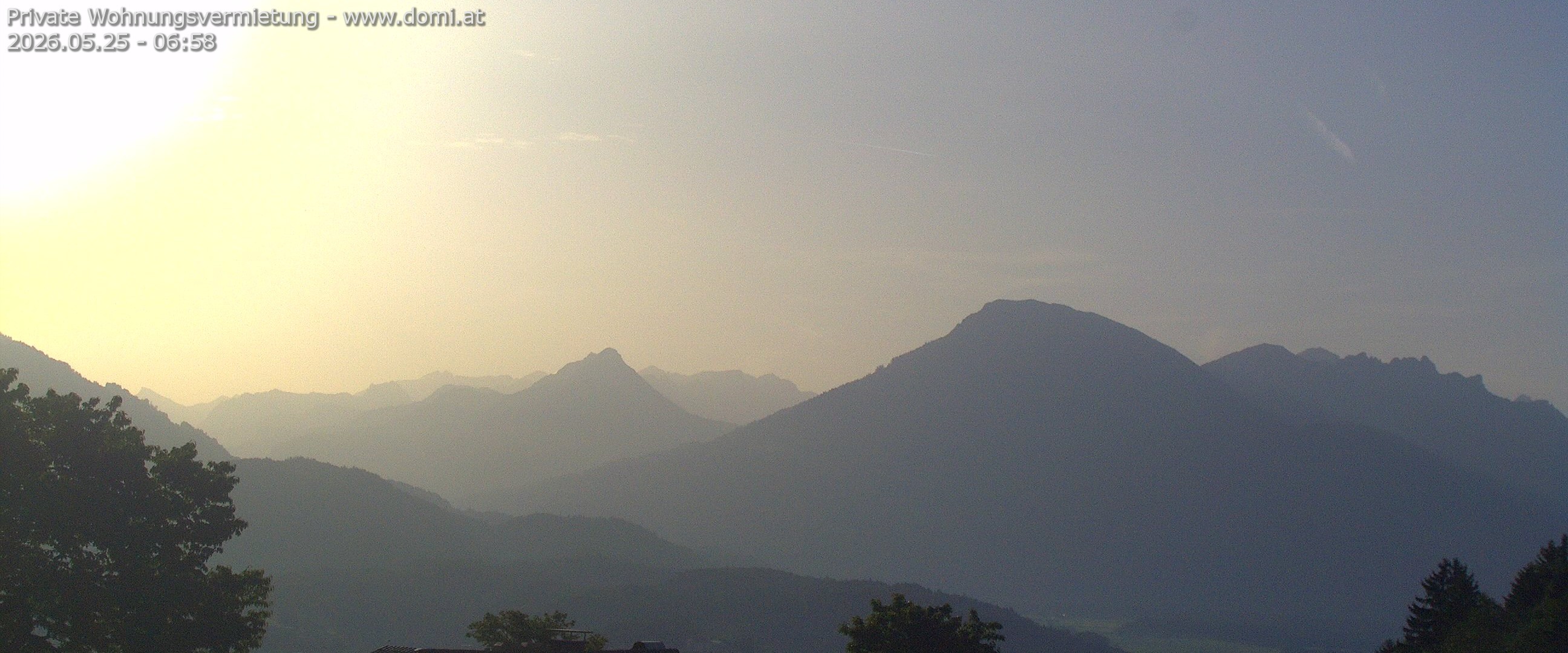 Archived image Webcam View of Walgau, Hoher Fraßen and Breithorn from Gampelün