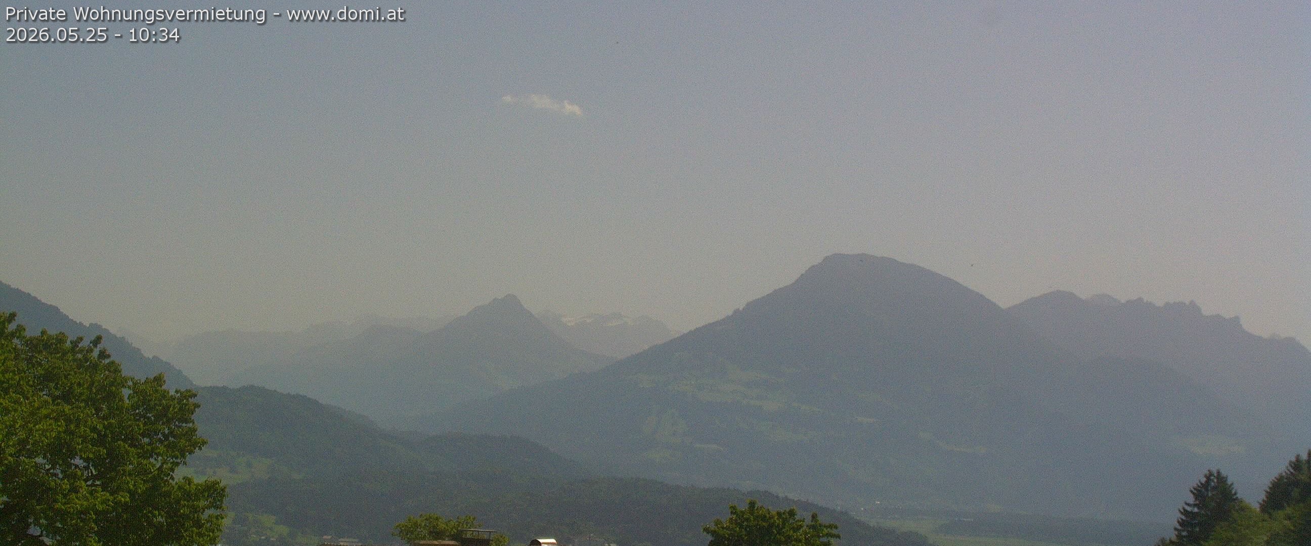 Archived image Webcam View of Walgau, Hoher Fraßen and Breithorn from Gampelün