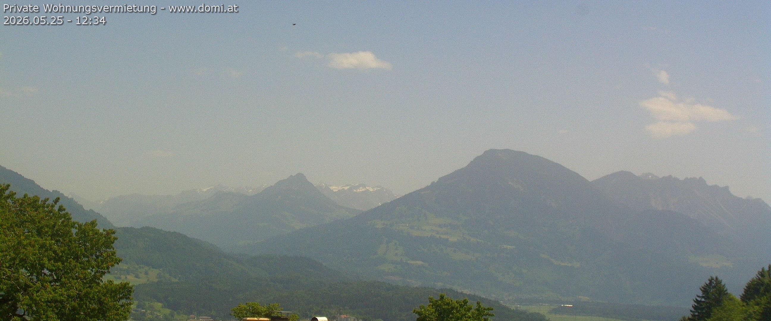 Archived image Webcam View of Walgau, Hoher Fraßen and Breithorn from Gampelün