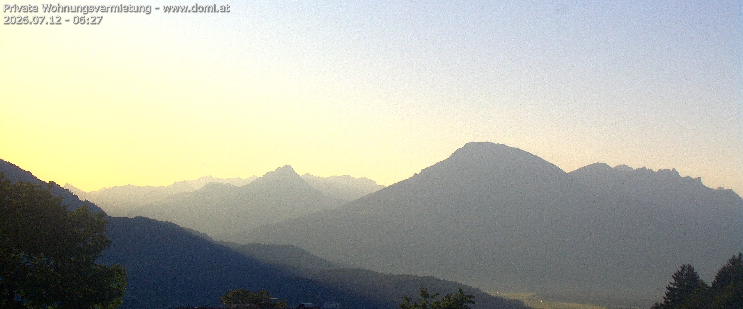 Archived image Webcam View of Walgau, Hoher Fraßen and Breithorn from Gampelün
