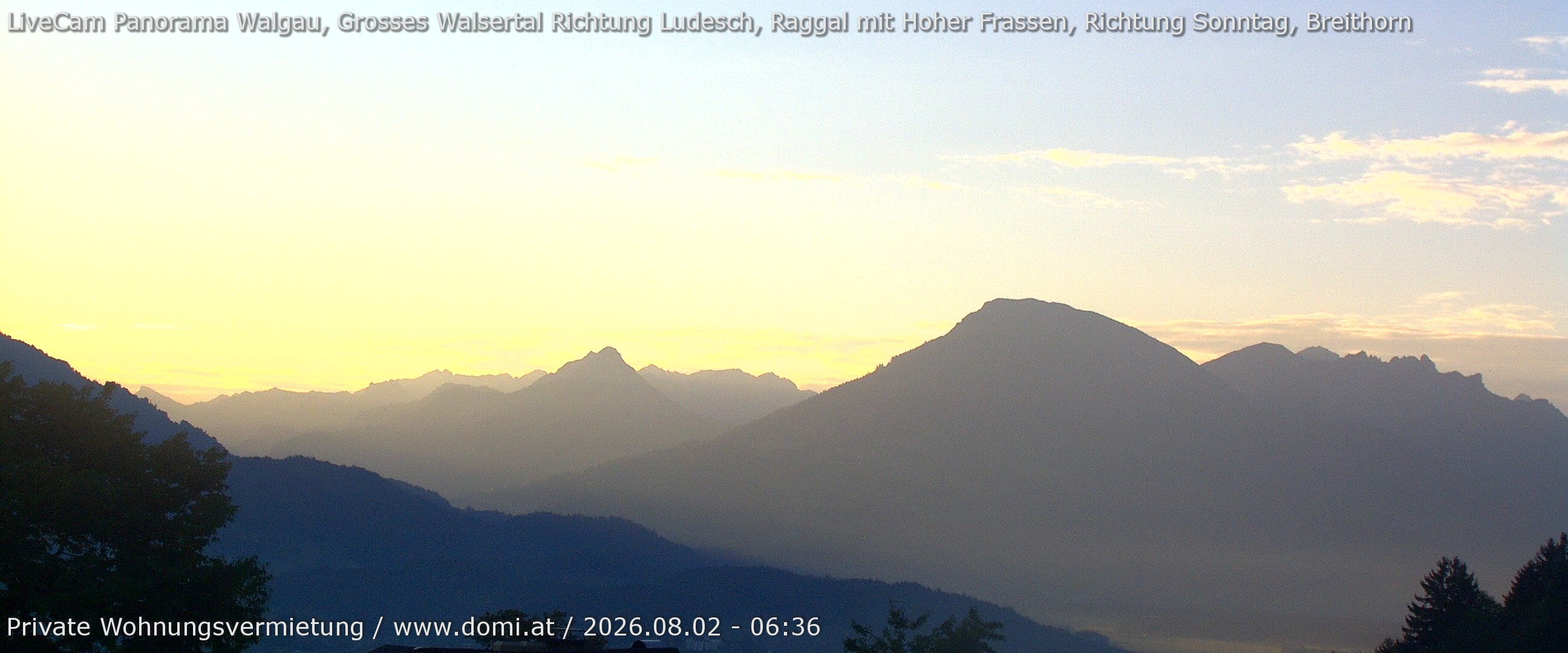 Archived image Webcam View of Walgau, Hoher Fraßen and Breithorn from Gampelün