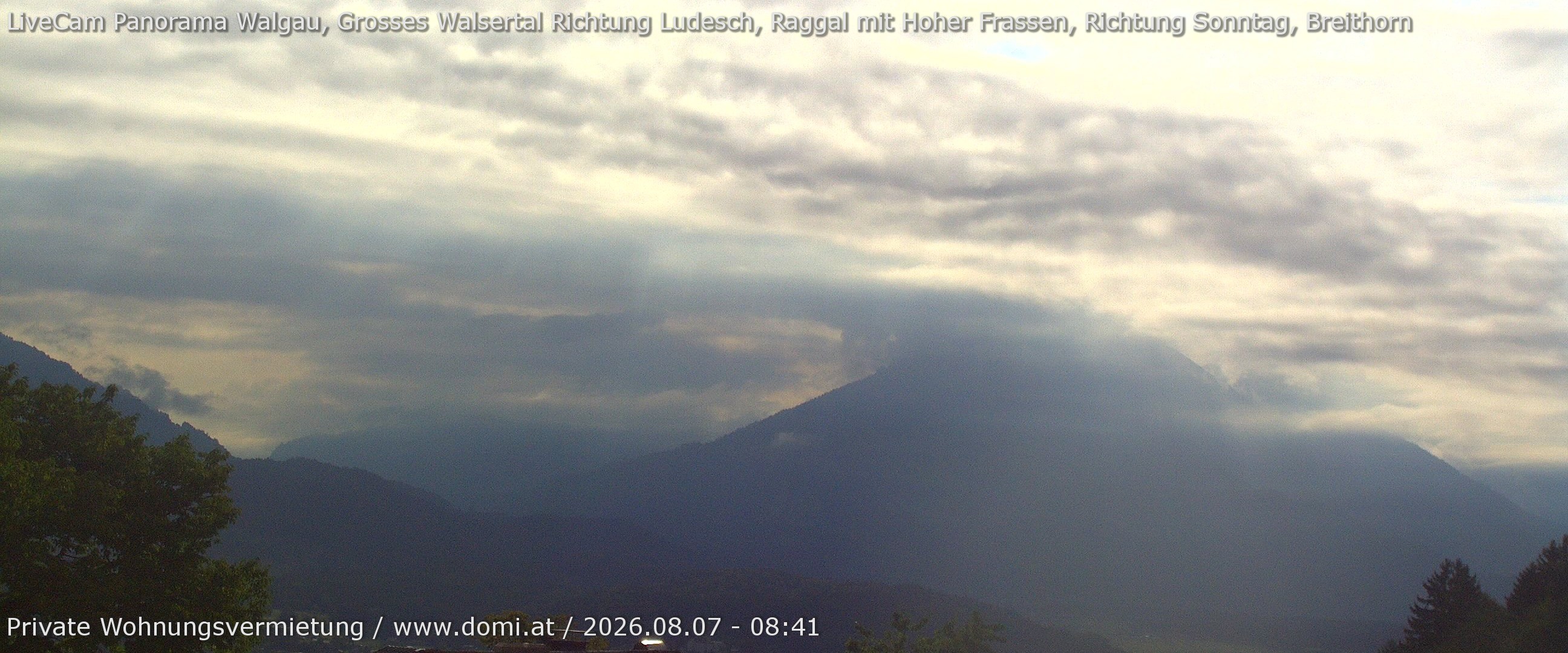 Archived image Webcam View of Walgau, Hoher Fraßen and Breithorn from Gampelün