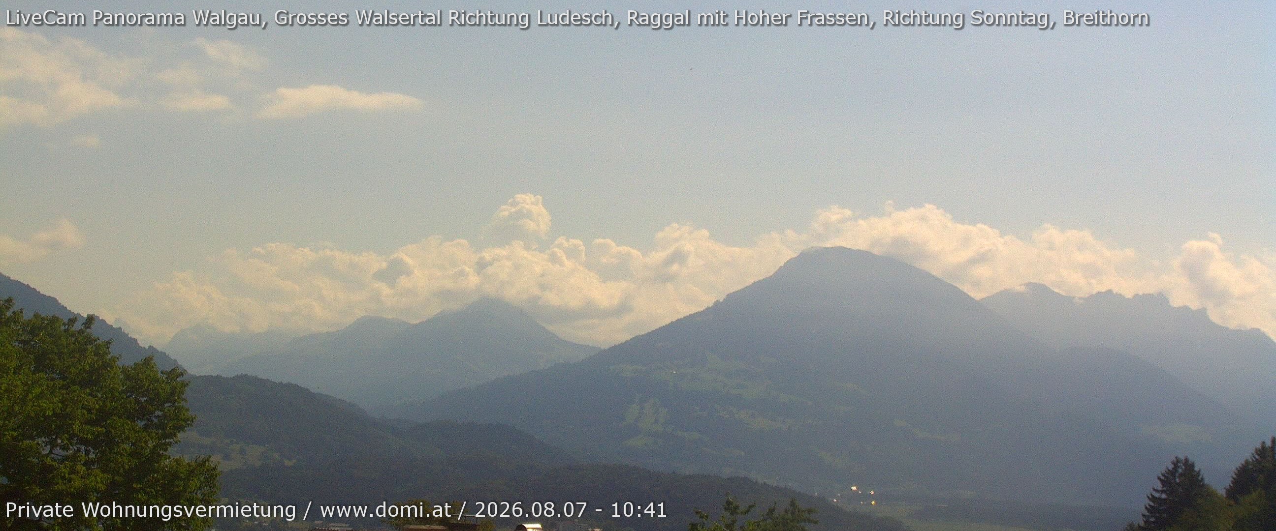 Archived image Webcam View of Walgau, Hoher Fraßen and Breithorn from Gampelün