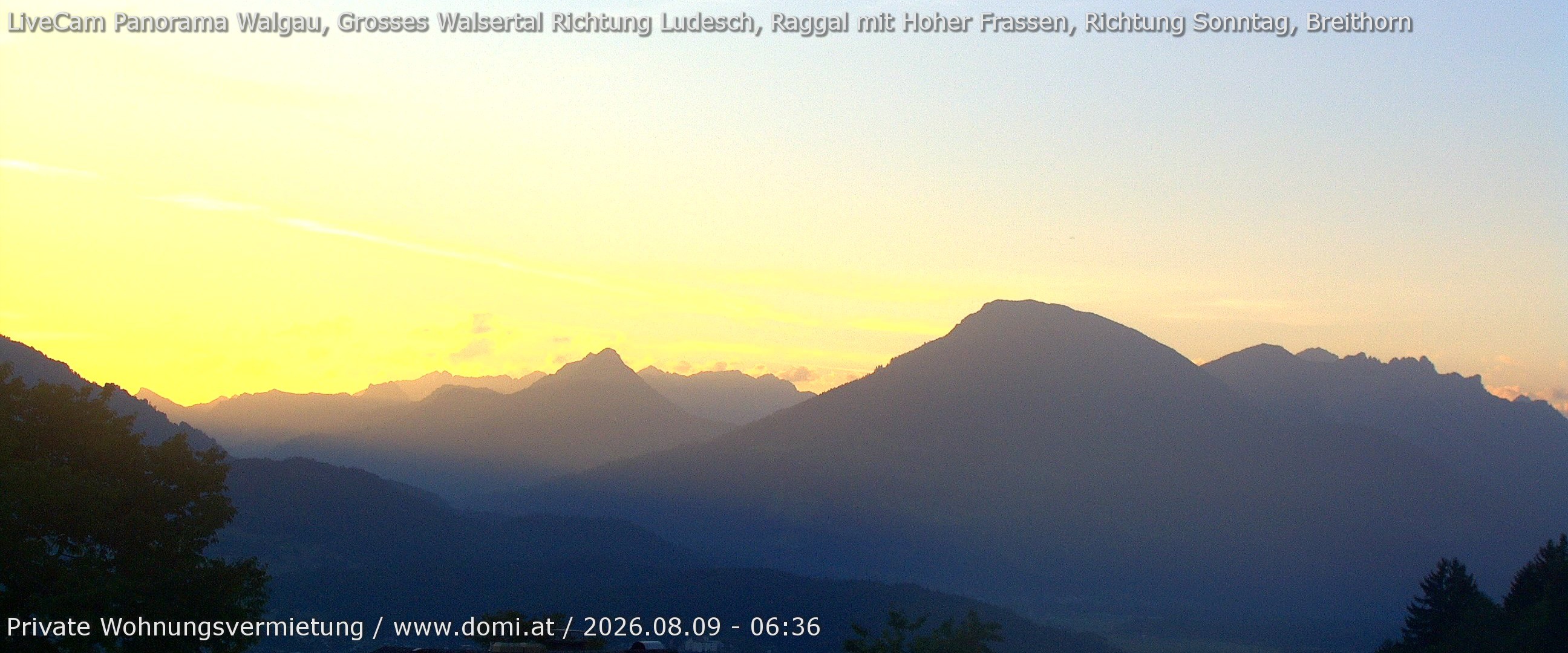 Archived image Webcam View of Walgau, Hoher Fraßen and Breithorn from Gampelün