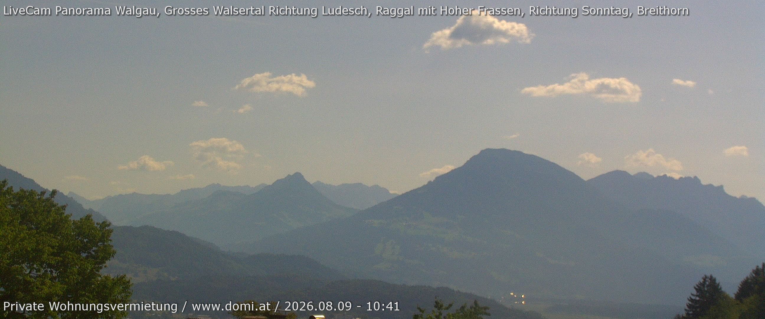 Archived image Webcam View of Walgau, Hoher Fraßen and Breithorn from Gampelün