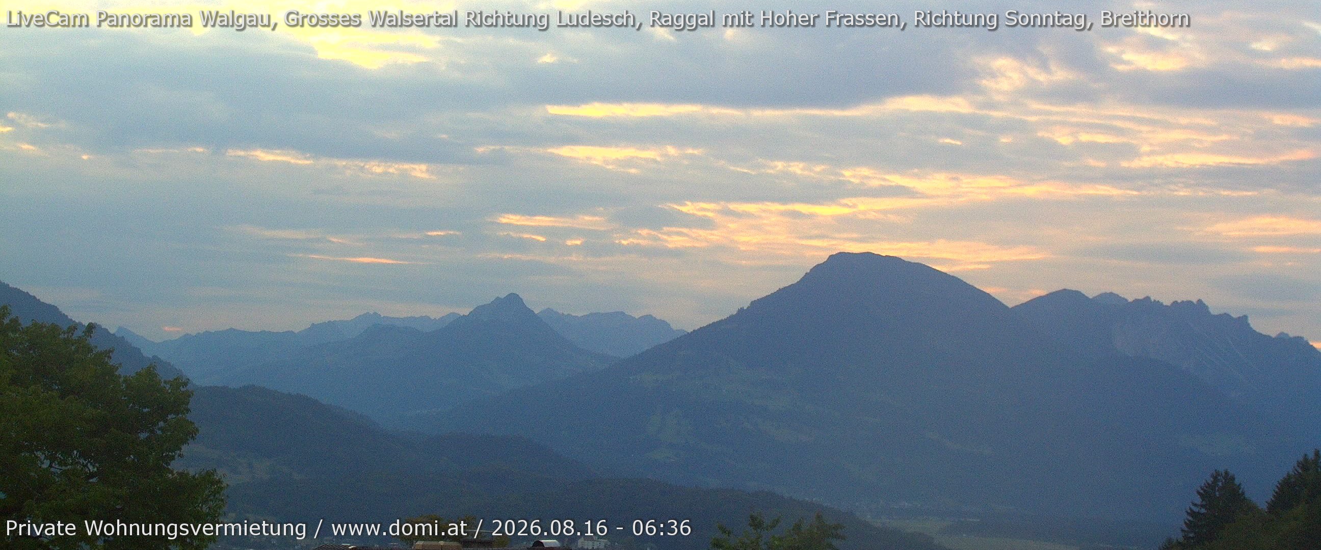 Archived image Webcam View of Walgau, Hoher Fraßen and Breithorn from Gampelün