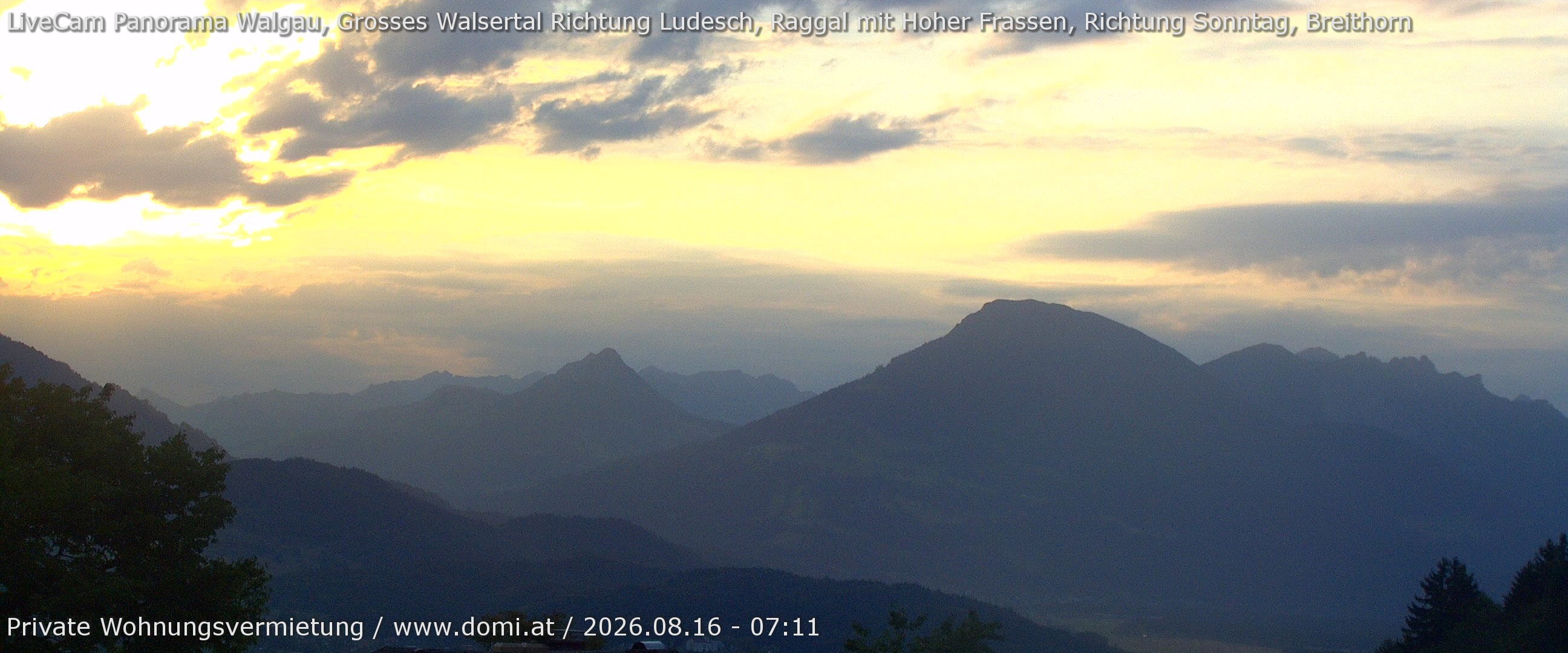 Archived image Webcam View of Walgau, Hoher Fraßen and Breithorn from Gampelün