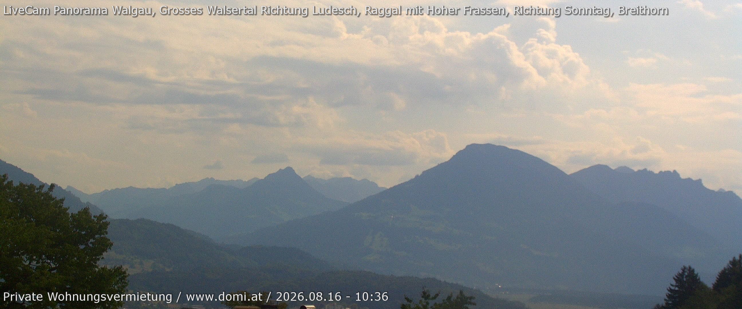 Archived image Webcam View of Walgau, Hoher Fraßen and Breithorn from Gampelün