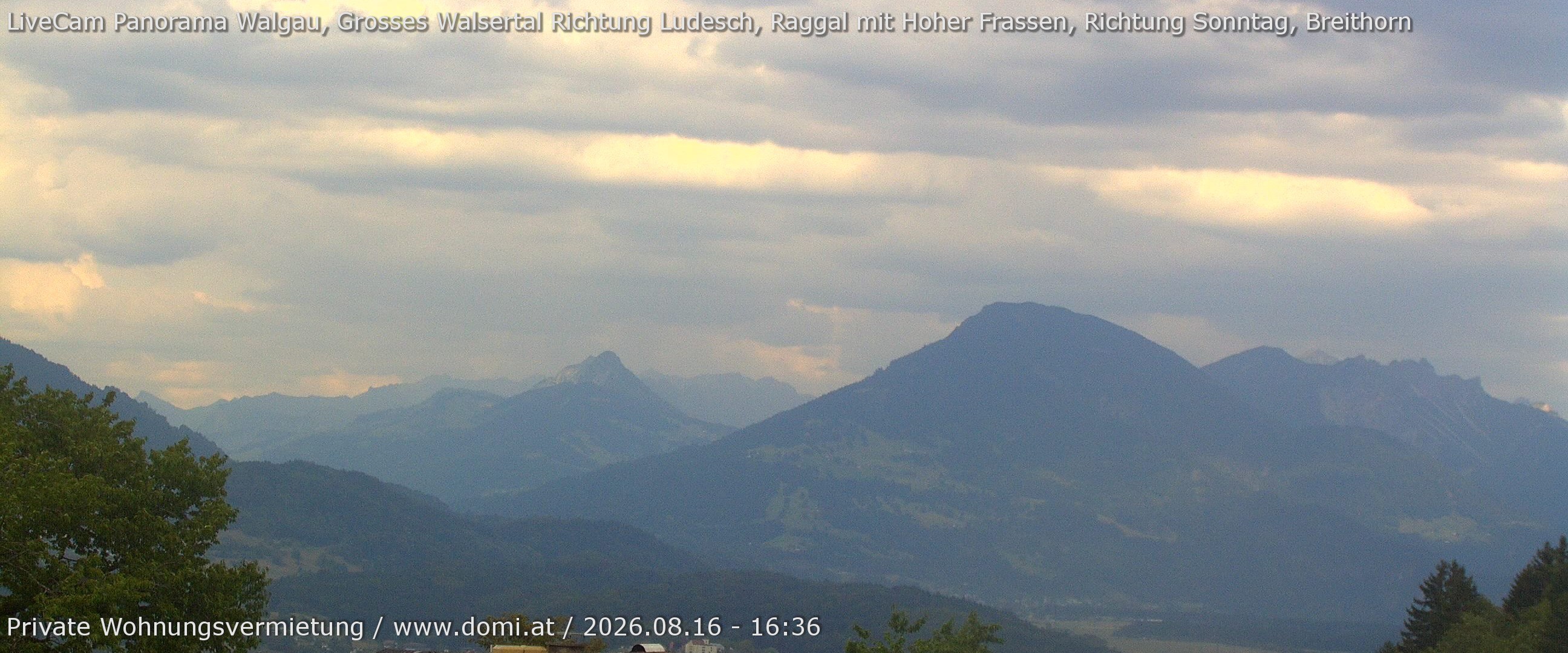 Archived image Webcam View of Walgau, Hoher Fraßen and Breithorn from Gampelün