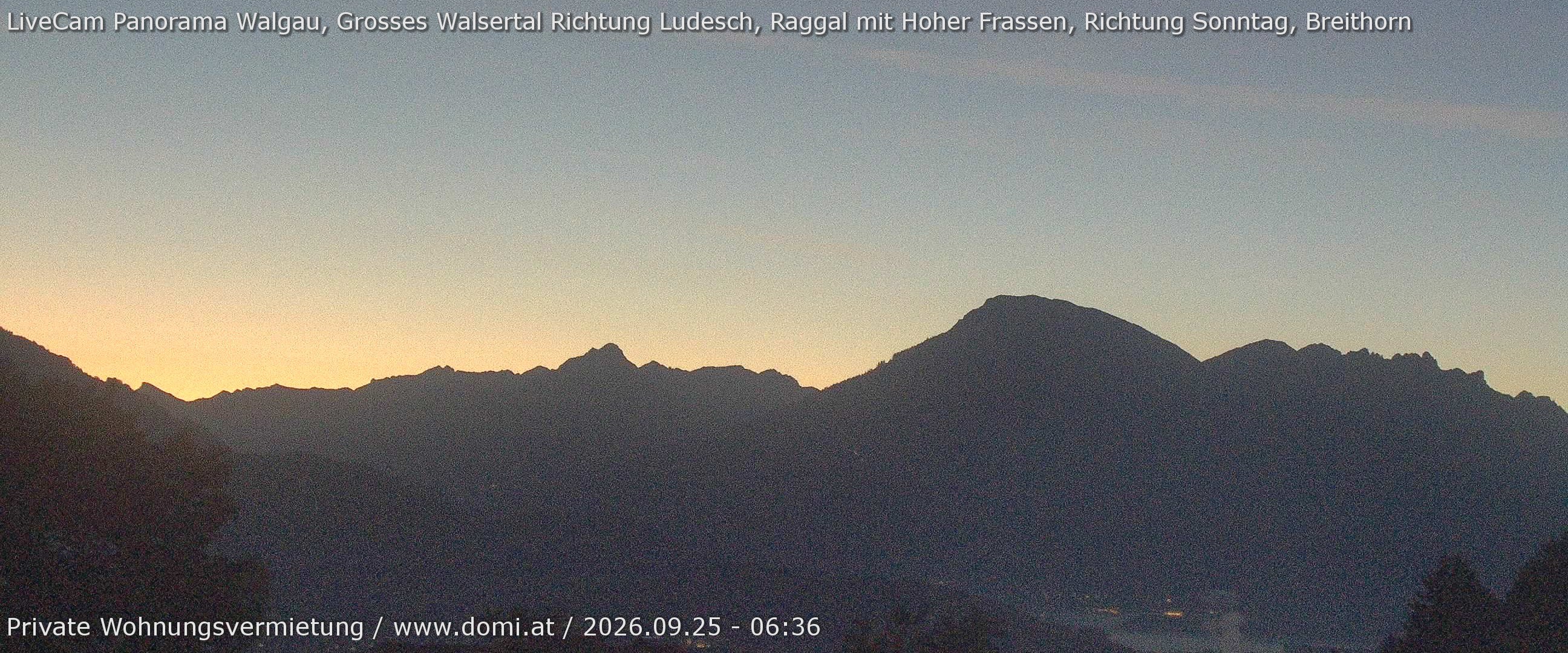 Archived image Webcam View of Walgau, Hoher Fraßen and Breithorn from Gampelün