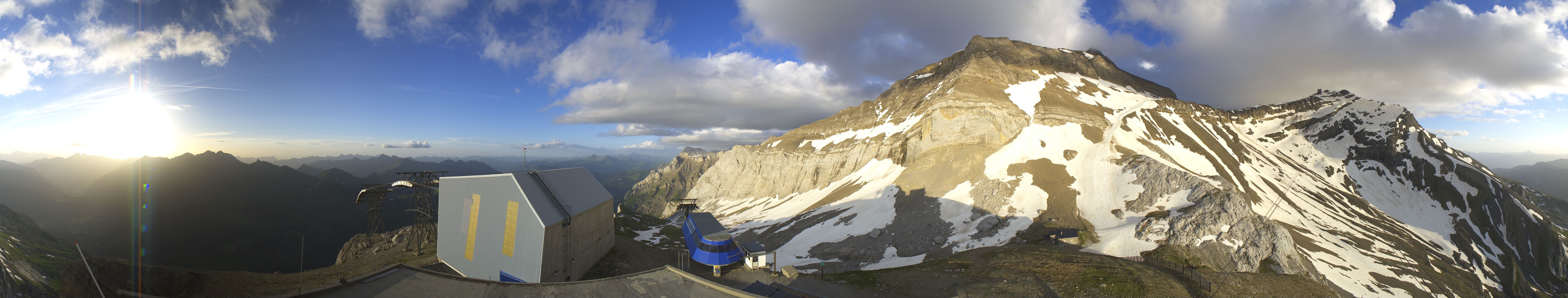 Archived image Webcam Glacier 3000: View from Cabane station