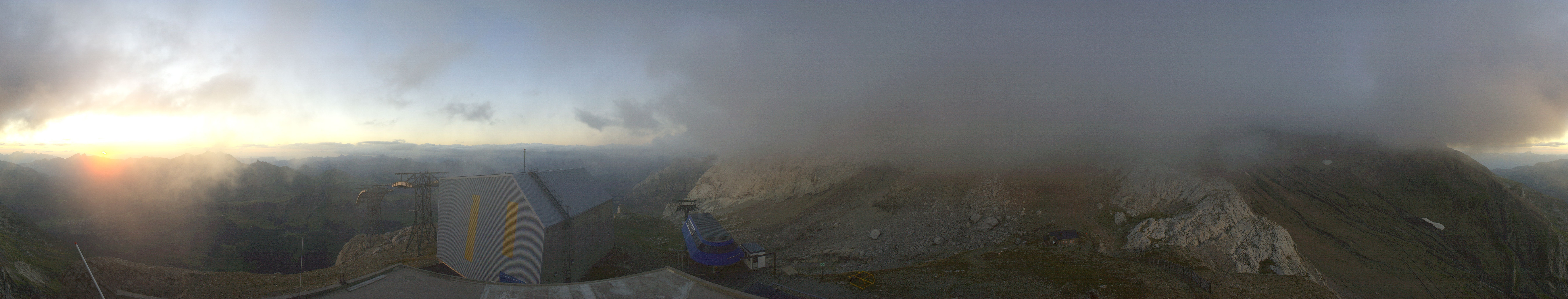 Archiv Foto Webcam Glacier 3000: Station Cabane