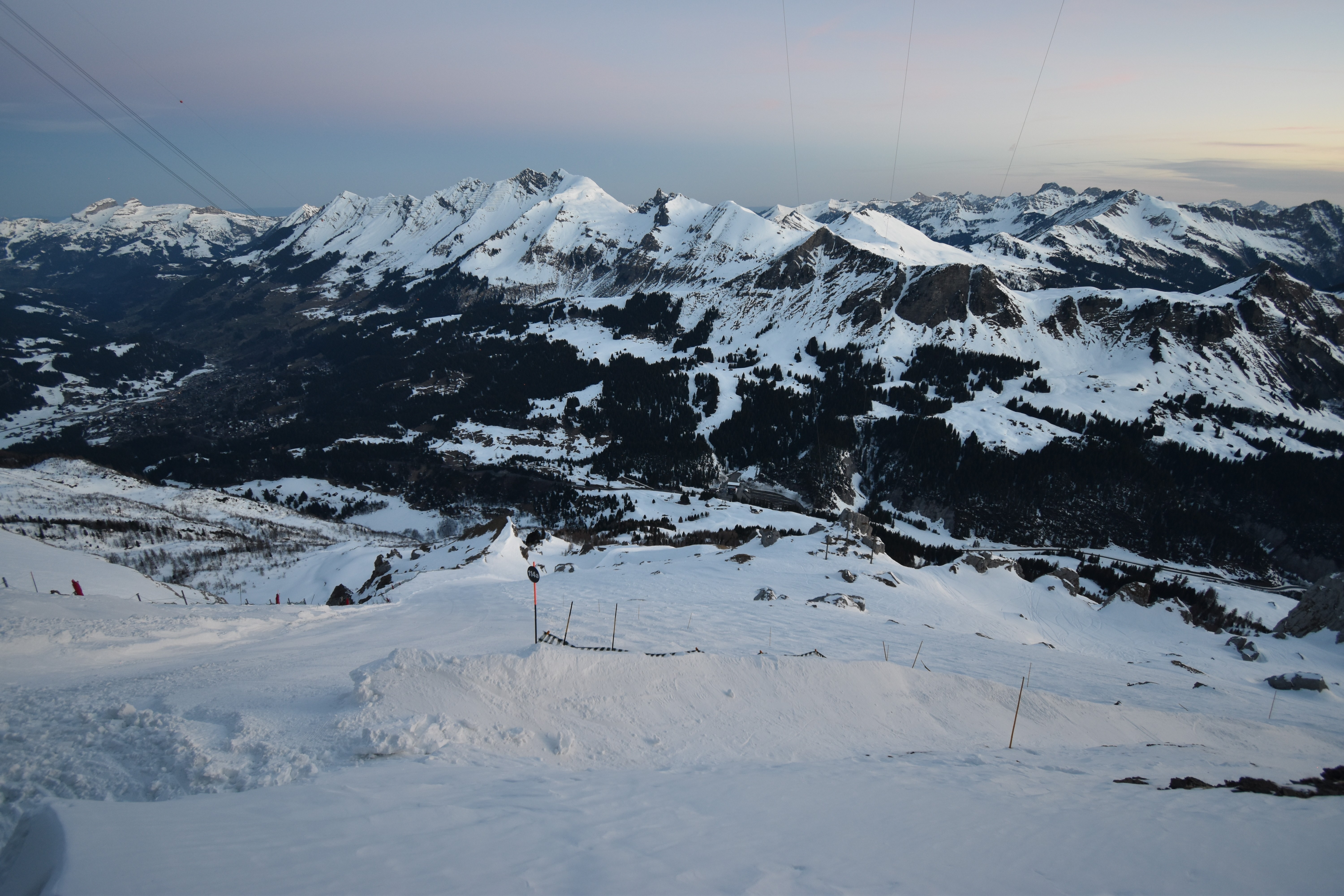 Archiv Foto Webcam Glacier 3000: Black Wall am Gemskopf