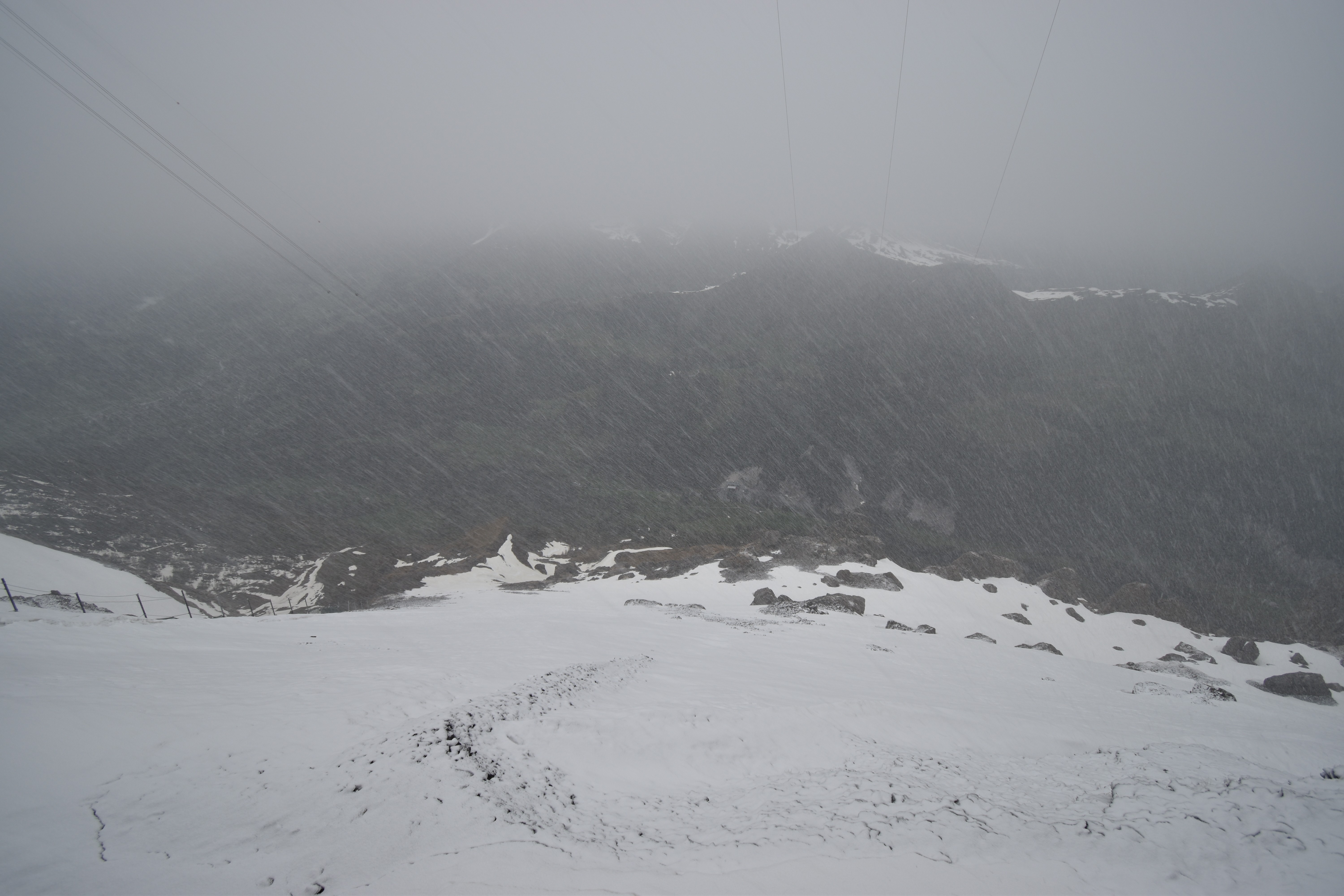 Archiv Foto Webcam Glacier 3000: Black Wall am Gemskopf