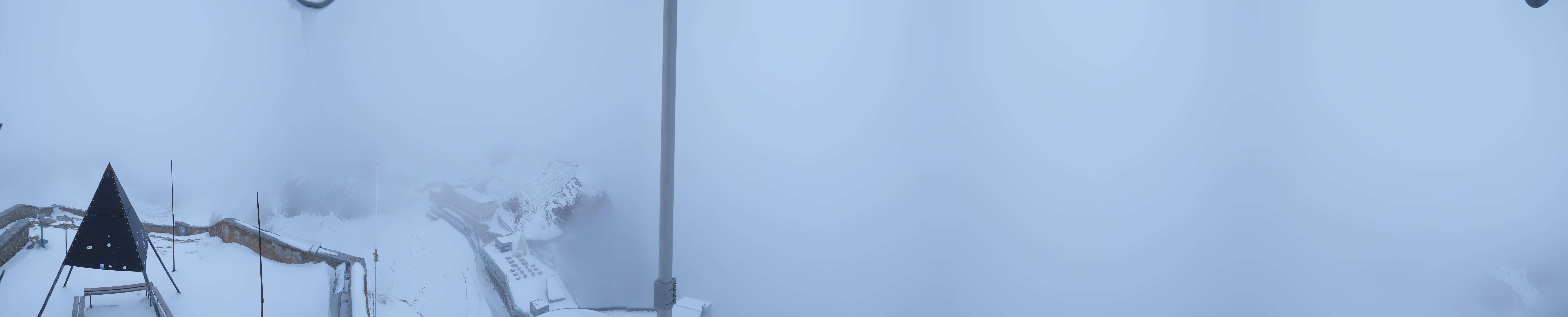 Archived image Webcam Pilatus: Top station railway