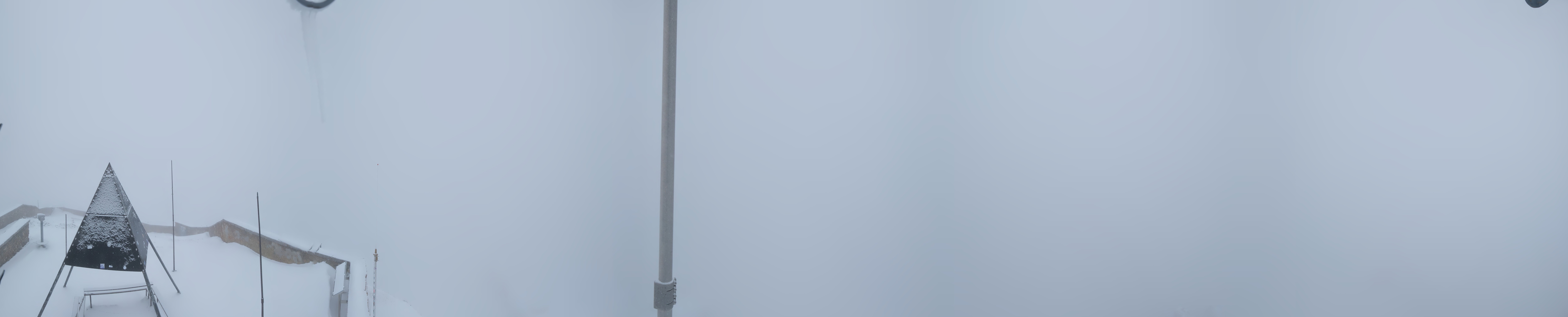 Archived image Webcam Pilatus: Top station railway