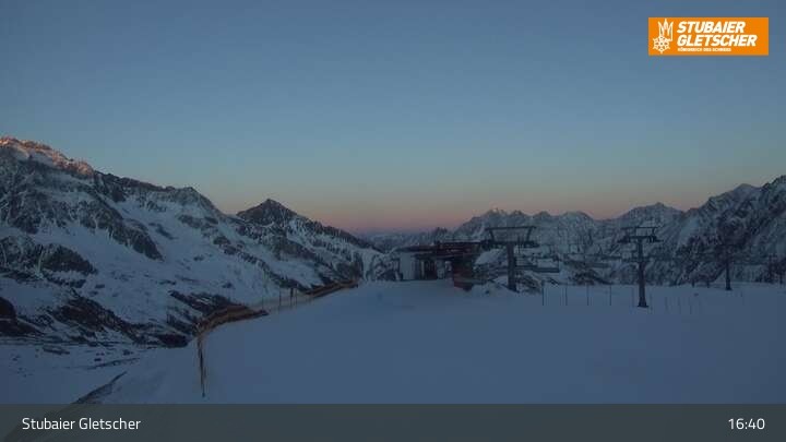 Archiv Foto Webcam Stubaier Gletscher: Aublick Bergstation Murmele