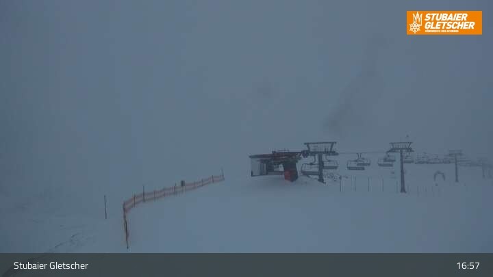 Archived image Webcam Stubai Glacier - View Top Station Murmele