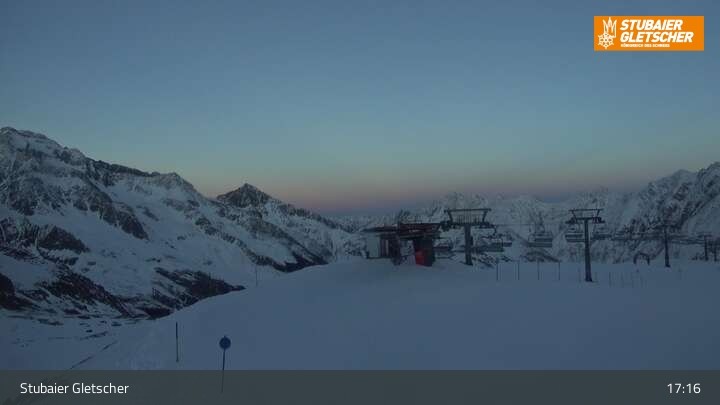 Archived image Webcam Stubai Glacier - View Top Station Murmele