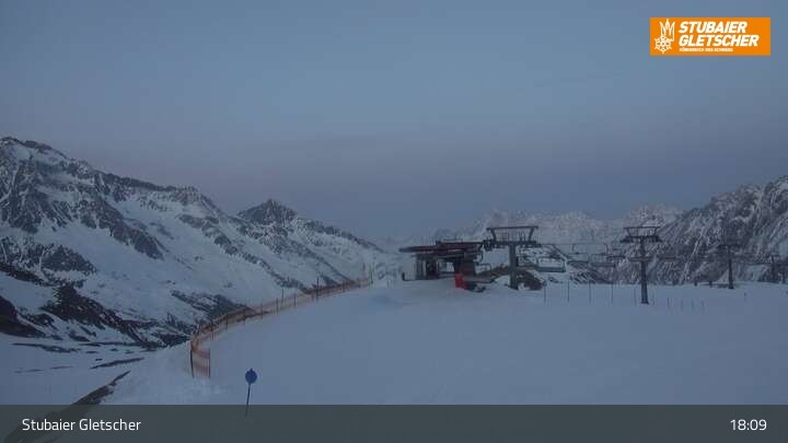Archived image Webcam Stubai Glacier - View Top Station Murmele