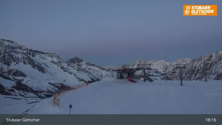 Archiv Foto Webcam Stubaier Gletscher: Aublick Bergstation Murmele