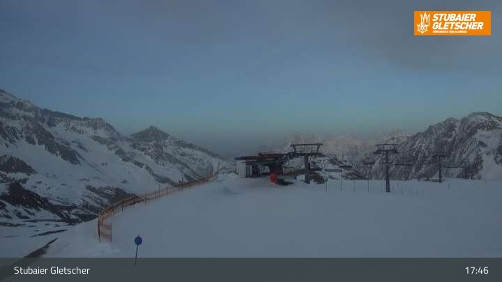 Archived image Webcam Stubai Glacier - View Top Station Murmele