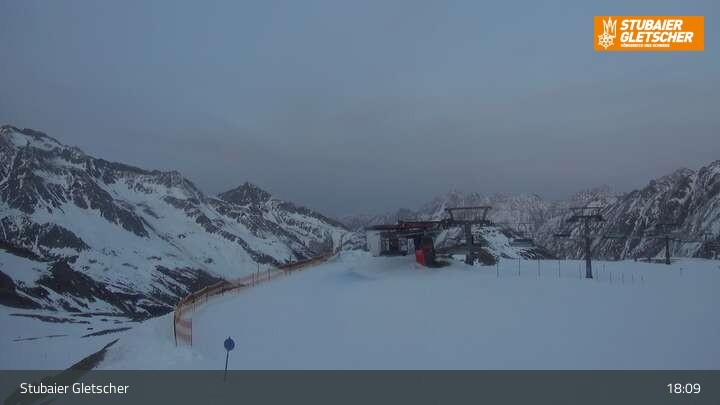 Archiv Foto Webcam Stubaier Gletscher: Aublick Bergstation Murmele