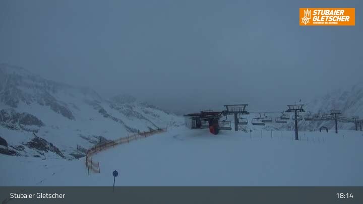 Archiv Foto Webcam Stubaier Gletscher: Aublick Bergstation Murmele
