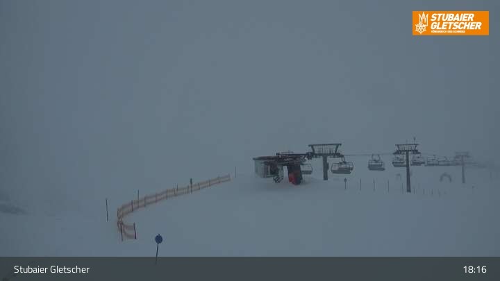 Archiv Foto Webcam Stubaier Gletscher: Aublick Bergstation Murmele