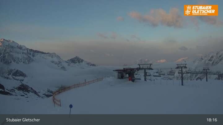 Archiv Foto Webcam Stubaier Gletscher: Aublick Bergstation Murmele