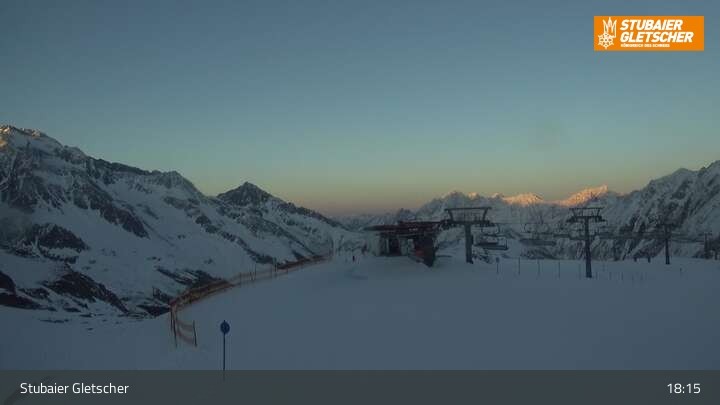 Archived image Webcam Stubai Glacier - View Top Station Murmele