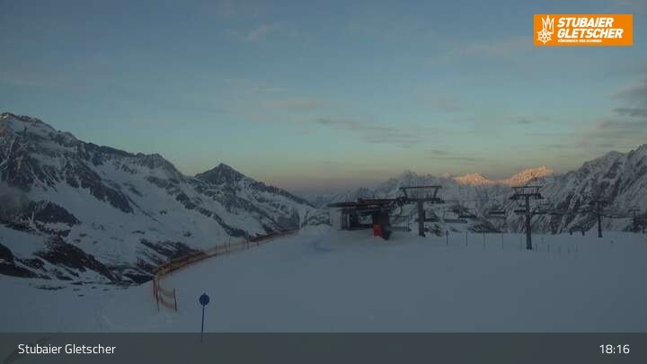 Archived image Webcam Stubai Glacier - View Top Station Murmele