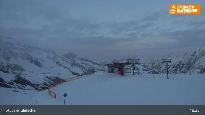 Archiv Foto Webcam Stubaier Gletscher: Aublick Bergstation Murmele