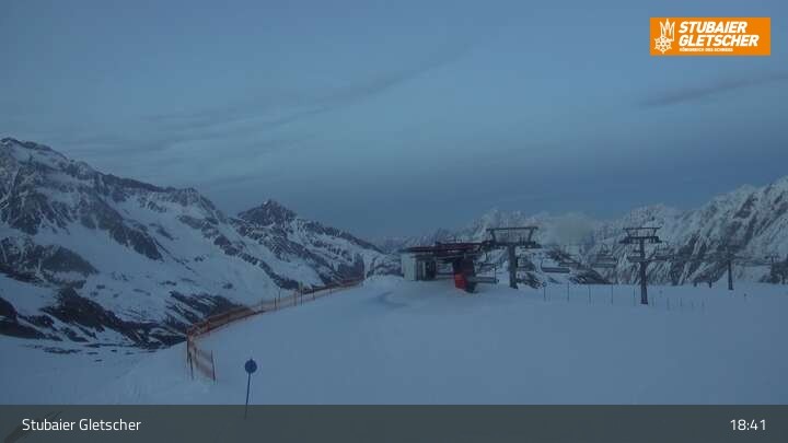 Archiv Foto Webcam Stubaier Gletscher: Aublick Bergstation Murmele