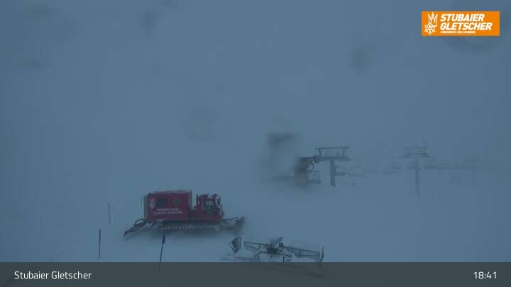 Archiv Foto Webcam Stubaier Gletscher: Aublick Bergstation Murmele