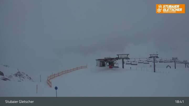 Archived image Webcam Stubai Glacier - View Top Station Murmele