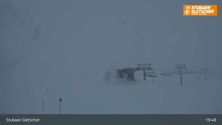 Archived image Webcam Stubai Glacier - View Top Station Murmele