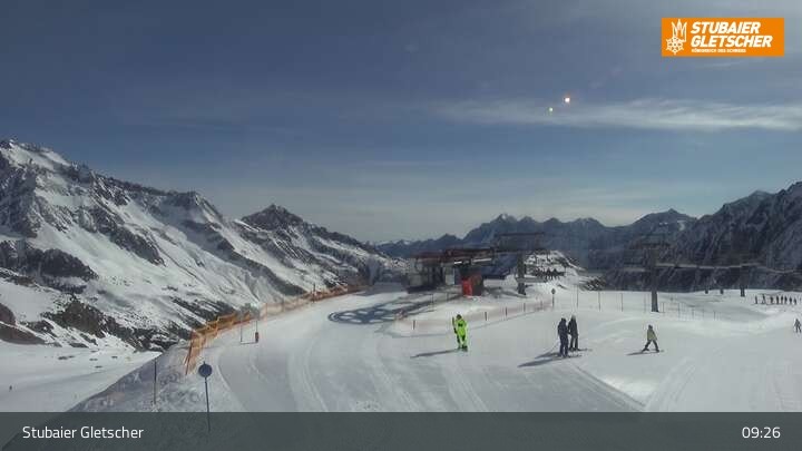 Archiv Foto Webcam Stubaier Gletscher: Aublick Bergstation Murmele