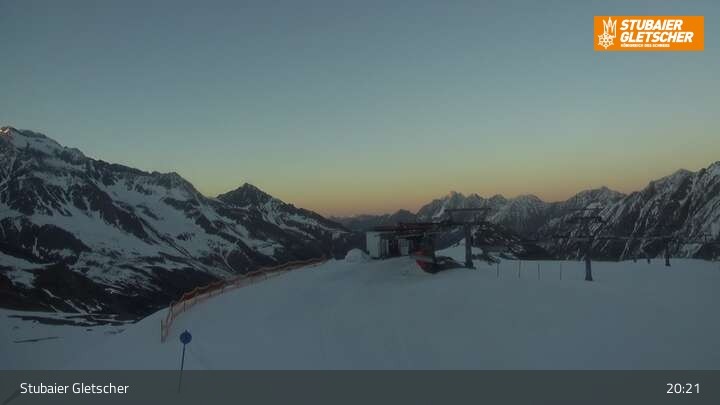 Archiv Foto Webcam Stubaier Gletscher: Aublick Bergstation Murmele