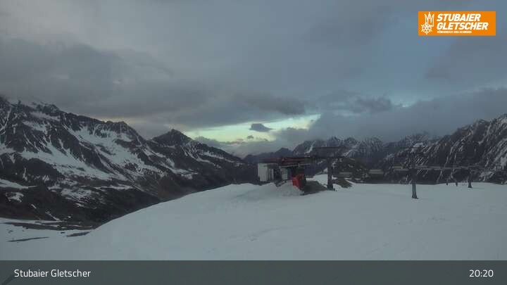 Archived image Webcam Stubai Glacier - View Top Station Murmele