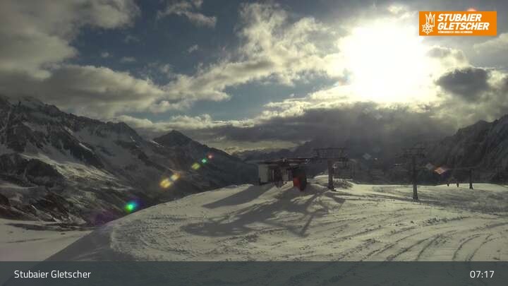 Archived image Webcam Stubai Glacier - View Top Station Murmele