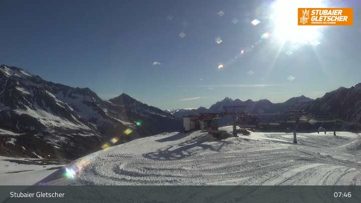 Archived image Webcam Stubai Glacier - View Top Station Murmele